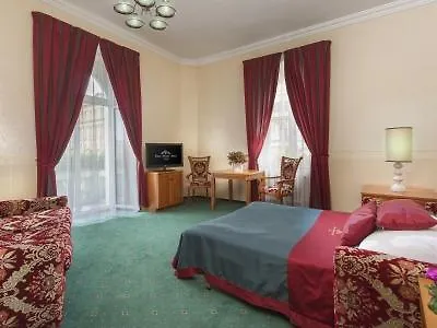 Green Garden Hotel Prague 4*,
