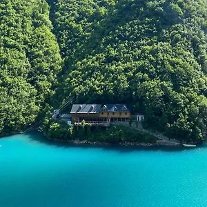 Auberge de jeunesse Riverside Komani Koman