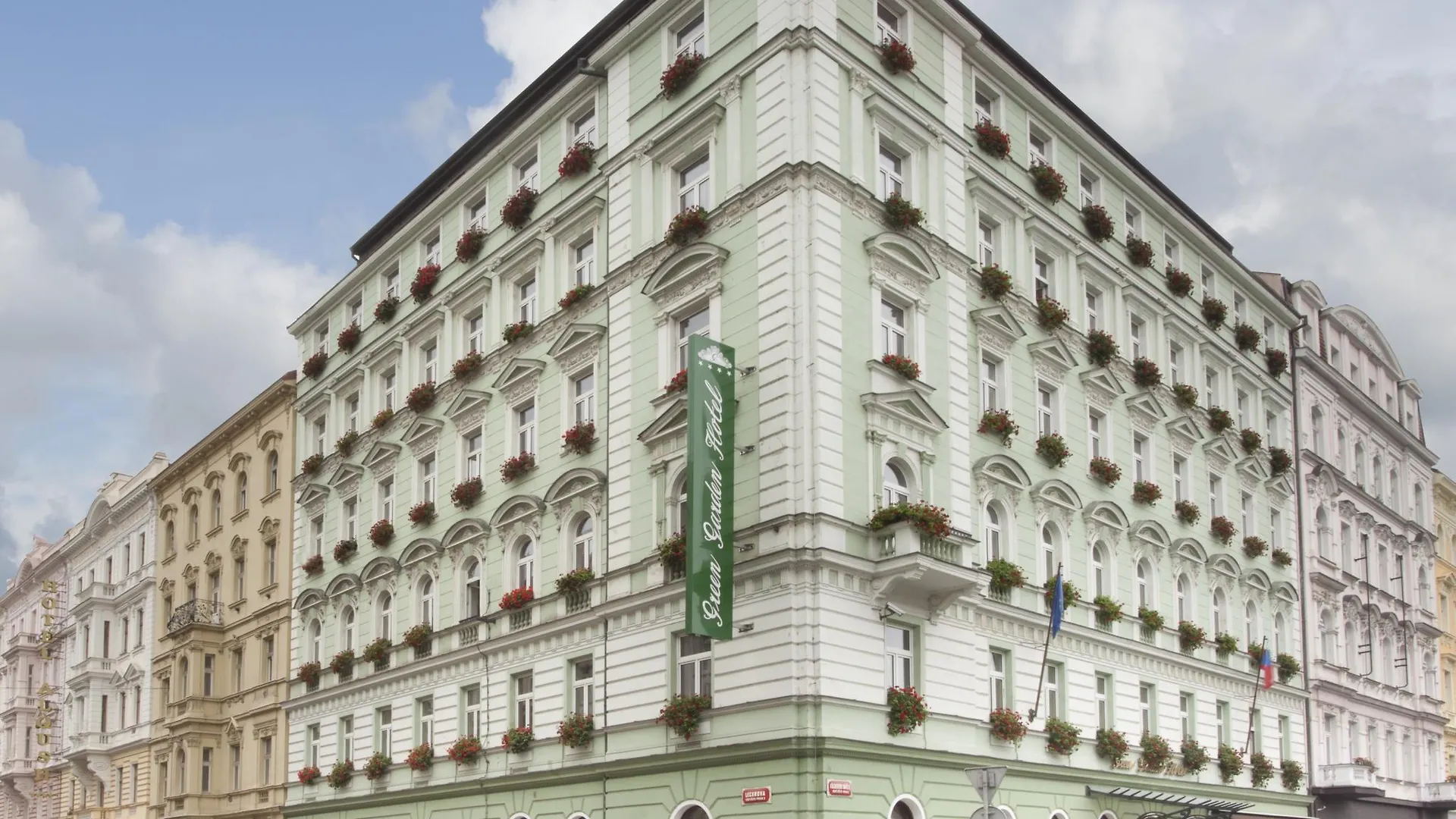 Green Garden Hotel Прага
