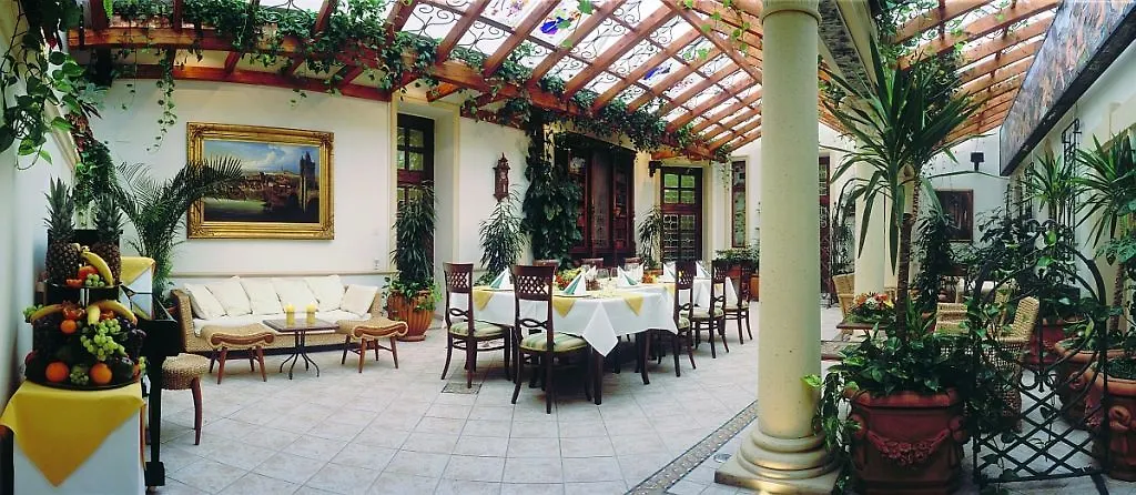 Green Garden Hotel Прага